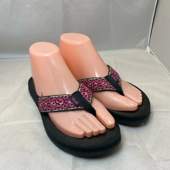 Teva Shoes - Teva flip flops size 6